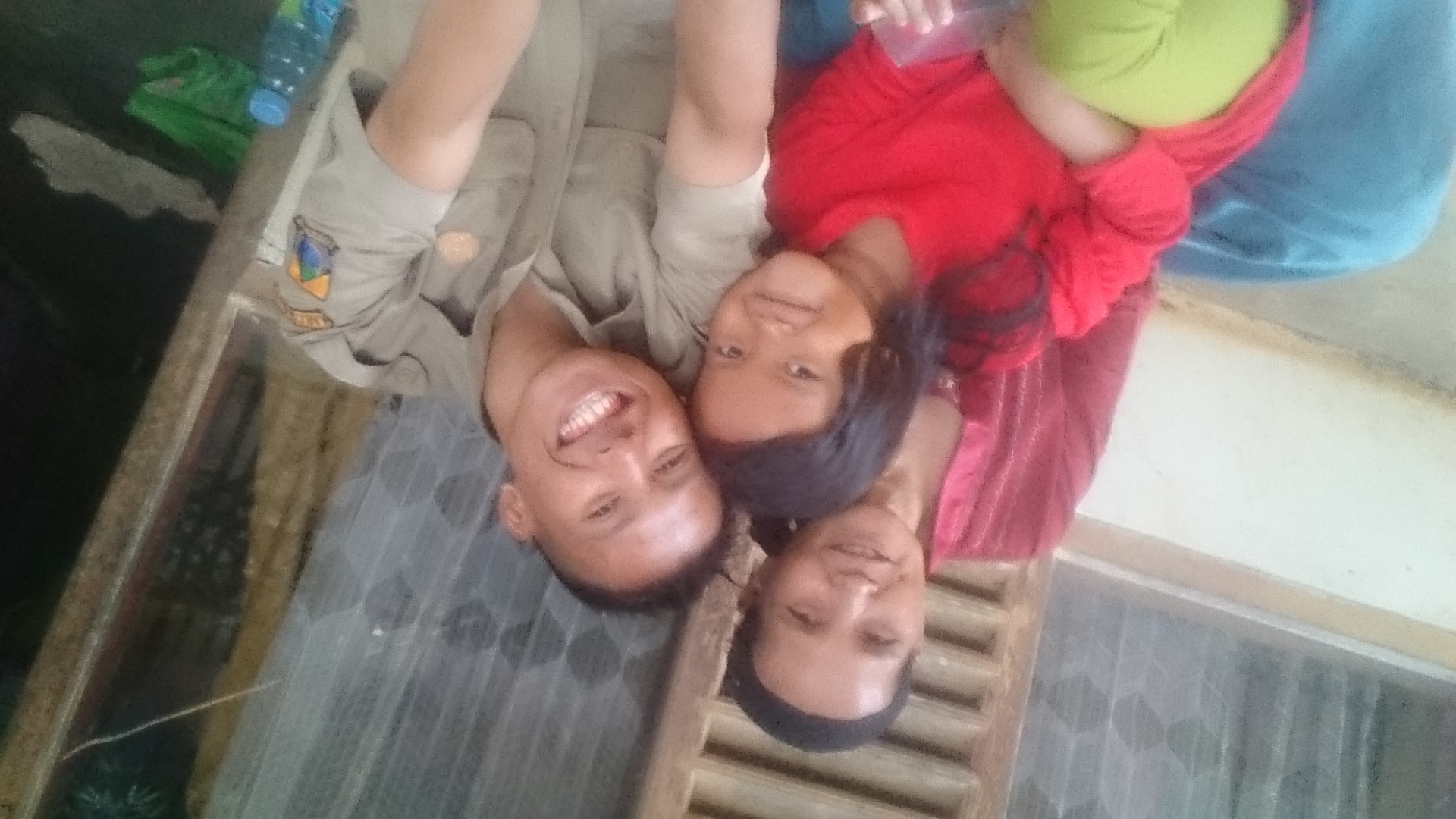 #BerbagiBerkah: Keluarga Kecilku (Emak, Ane, Adik) Hidup Ber-3