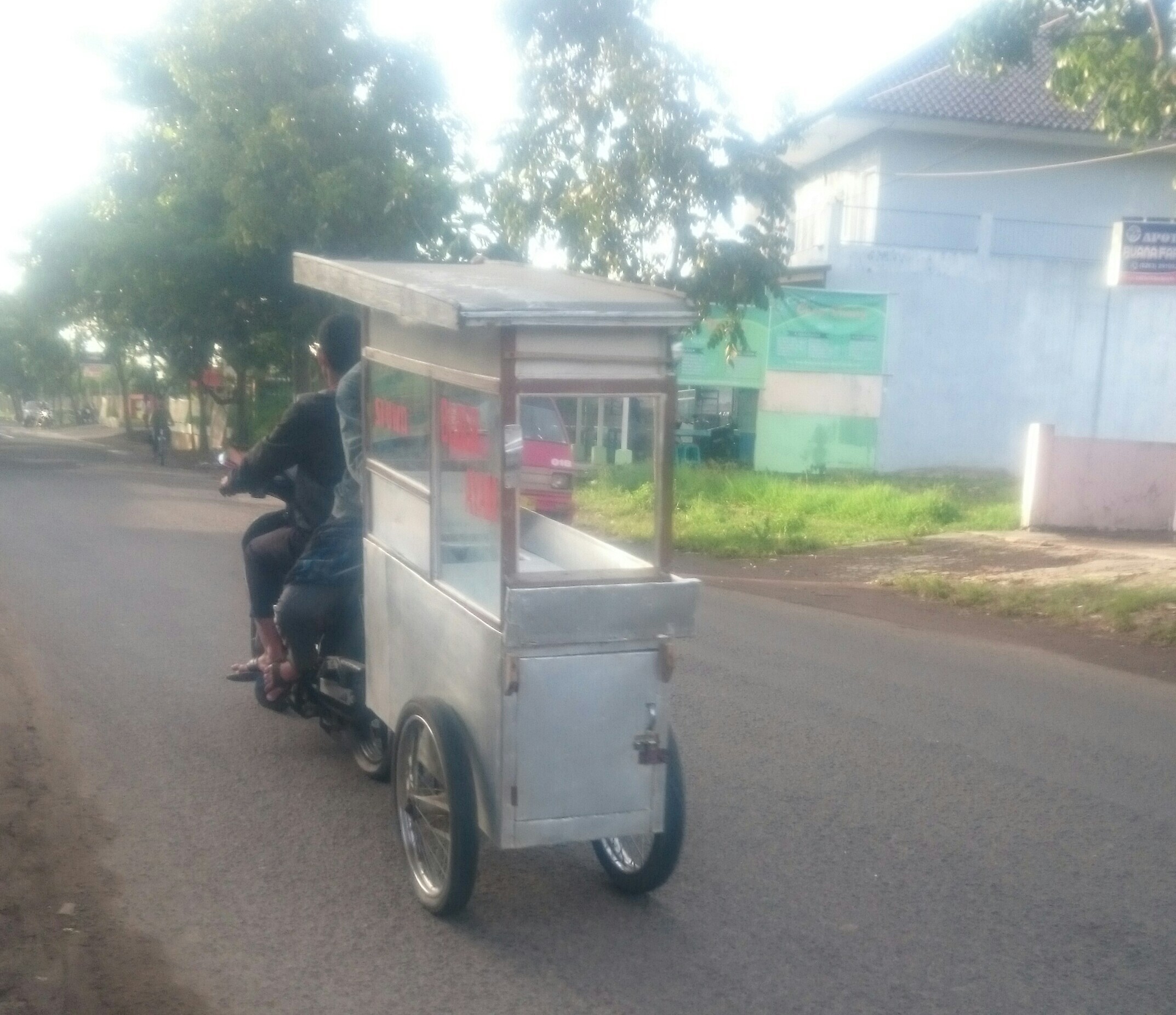 Lebih Penting Gerobak Daripada Dirisendiri #KASLANTAS