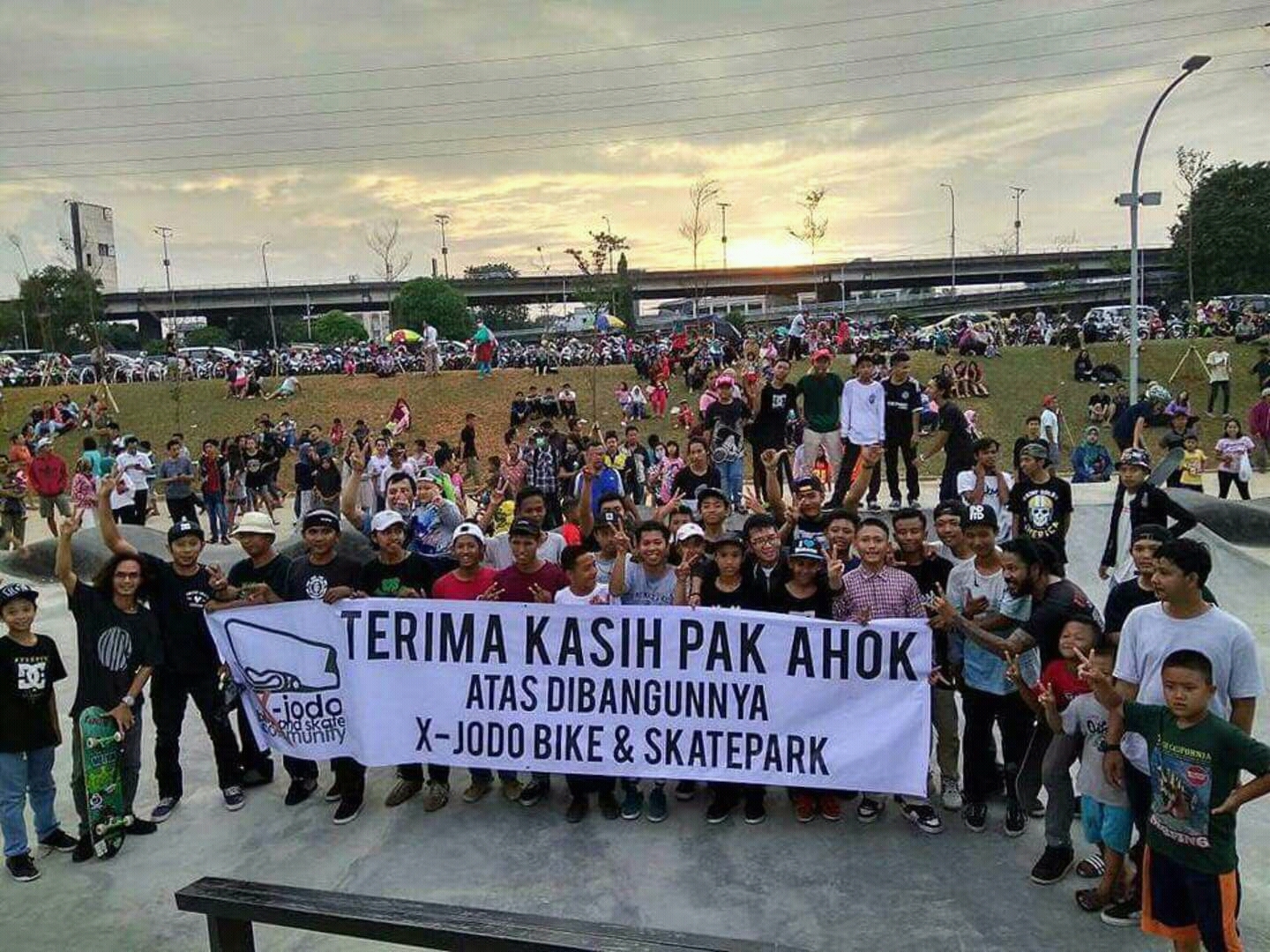foto Berbicara (Dapat Di Jalan)