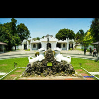 siapa-yang-membuat-patung-ini