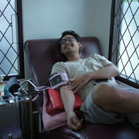 agan-ini-mencoba-tersenyum-padahal-lagi-nahan-sakit