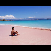 pink-beach-labuan-bajo