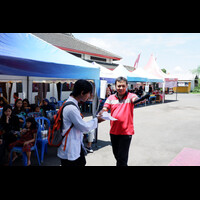 petugas-sedang-mengarahkan-pendonor