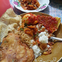 nasi-campur-telur-bulat