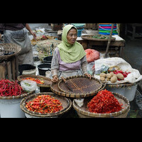 pasar-ramadan-cabai-segar-silakan-dipilih