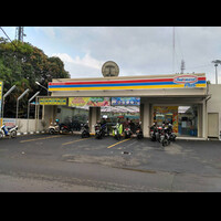 indomaret-plus-buat-nongki2-nunggu-magrib-nih