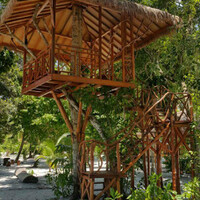 rumah-pohon-pantai-lampu
