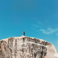 berdiri-di-puncak-bukit-jaddih--bangkalan