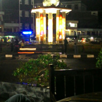 tugu-satam-tanjungpandan-malam-hari