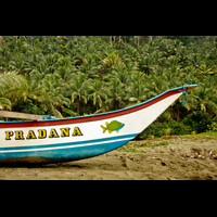 sisi-lain-pantai-karanggongso