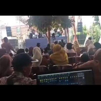 assalamualaikum-ada-kereta-numpang-lewat-di-kondangan-warga