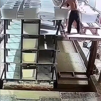 pasrah-liat-efek-domino