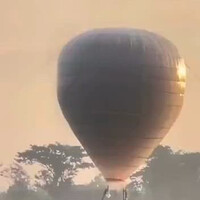 balon-udara-berekor-ribuan-petasan-meledak