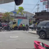 yang-sabar-ya-pak-polisi