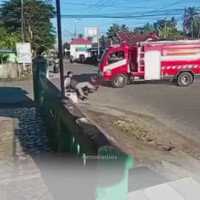 pengendara-motor-halangi-mobil-damkar-ditabrak-dong-mental-5-meter