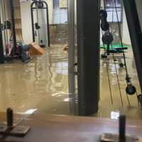 tanggul-sungai-cikapundung-jebol-pln-distribusi-jabar-dan-gym-terendam-banjir