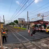 edisi-kereta-api-ini-orang-nggak-takut-mati-ya
