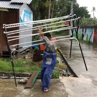 ketawa-dulu-nolongin-belakangan