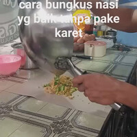 cara-bungkus-nasi-tanpa-karet-atau-hekter