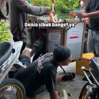 lagi-sama2-nyari-makan-dunia-sibuk-bener-yak
