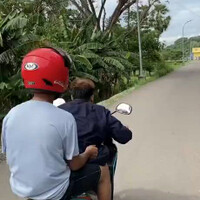 niatnya-wheelie-malah-jadi-main-seluncuran