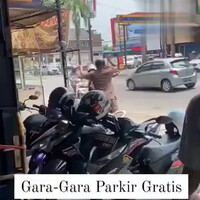 berantem-cuma-gara-gara-uang-parkir-dua-rebu-lokasi--medan