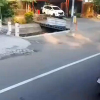 dua-pemuda-mabuk-kejar-bus-dan-baku-hantam