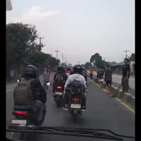 fenomena-di-jalur-mudik-yang-menghambat-arus-lalu-lintas