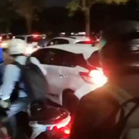 toyota-yaris-menabrak-11-motor-dan-2-mobil-di-kalimas-bekasi