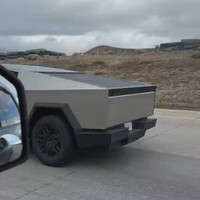 wearing-apple-vision-pro-while-driving-cybertruck