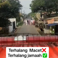 mobil-pemadam-kebakaran-terhalang-jamaah