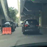 kok-bisa-ya-narik-mobil-pakai-motor