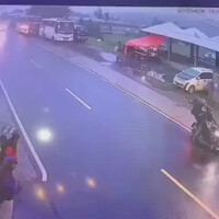 kecelakaan-di-daerah-kertek-wonosobo-kira2-siapa-yang-salah-nih-gan
