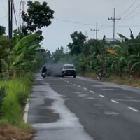 momen-ketika-papasan-sama-mantan-lagi-diboncengin-suaminya