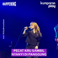 pecat-kru-sambil-nyanyi-di-panggung