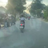 apaan-tuh-yang-nyangkut-di-plat-nomer-belakang