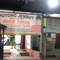 mungkin-ini-maksudnya-potong-rambut-kali-ya-entahlah