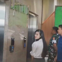 sandra-dewi-saat-datang-ke-kejagung-untuk-memenuhi-panggilan-penyidik
