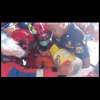 unboxing-kaleng-yang-membagongkan