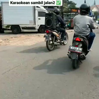 karaokean-sambil-naik-motor-gan