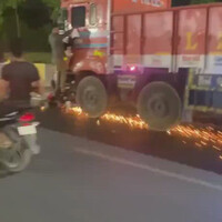 truck-drags-bike-for-1-km-even-as-biker-hangs-on-to-truck-india