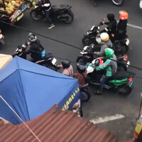 rela-motornya-lecet-demi-nyolong-kelapa