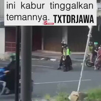 edisi-cewek-motoran-saking-takutnya-ditilang-sampai-temennya-ditinggal