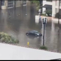 tesla-model-3-vs-banjir