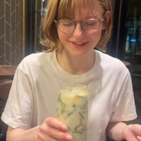 ella-freya-nyobain-minum-cendol-gan