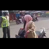 ras-terkuat-di-muka-bumi-kali-ini-lawan-pak-polisi