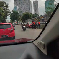 viral-di-twitter-oknum-dishub-bentak-pengendara-hingga-panjat-kap-mobil