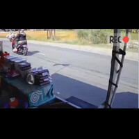 edisi-emak2-motoran-beginilah-ketika-mereka-bertemu-di-jalanan