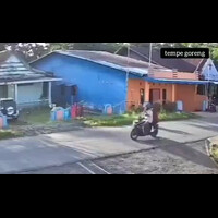 edisi-kecelakaan-emak-emak-minggir-tanpa-lihat-spion
