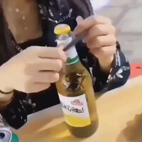 bisa-buka-botol-bir-pakai-rambut